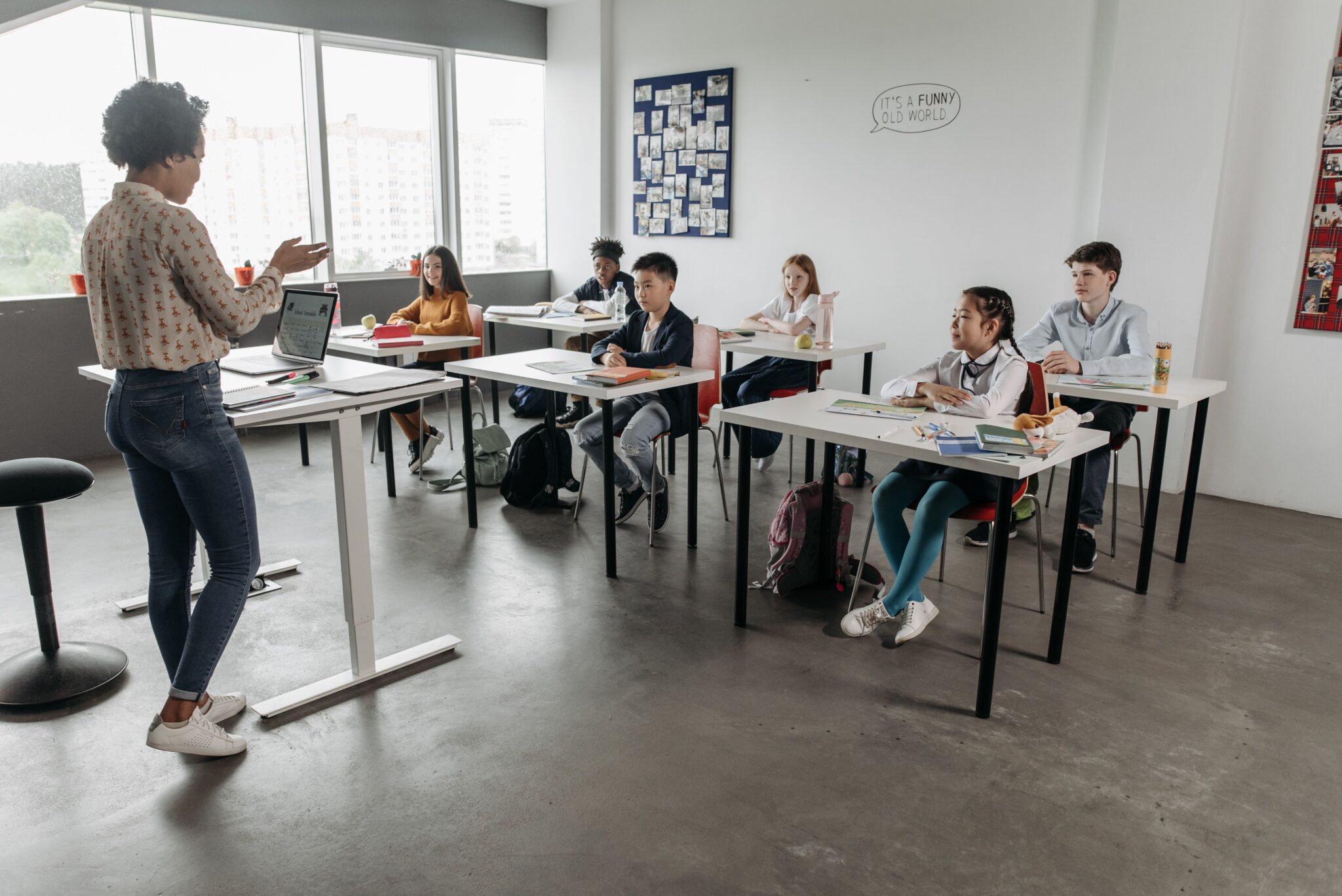 Teacher presenting a task to a class of pupils seated at their desks